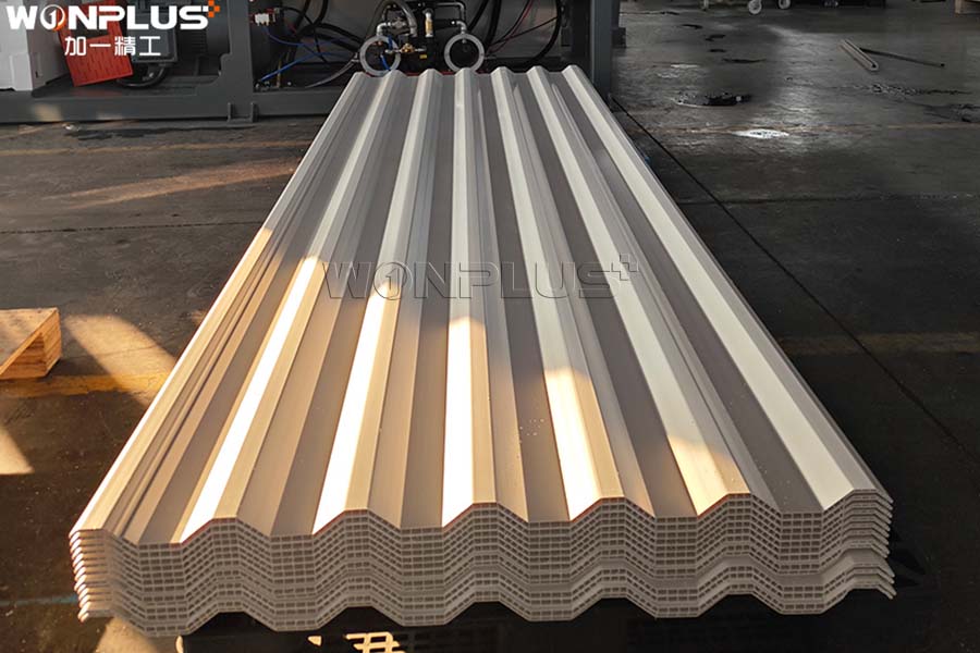 Линия пустотелых ПВХ-кровель WONPLUS введена в эксплуатацию и демонстрирует стабильные характеристики.