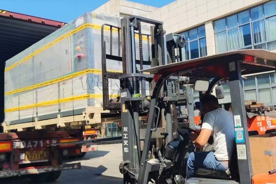 Линия экструзии ПВХ-труб и линия гранулирования ПВХ от WONPLUS, изготовленные на заказ. Доставка осуществляется с особой тщательностью.